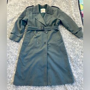 Vintage 80s London Fog Trench Coat 
Size 8 Petite